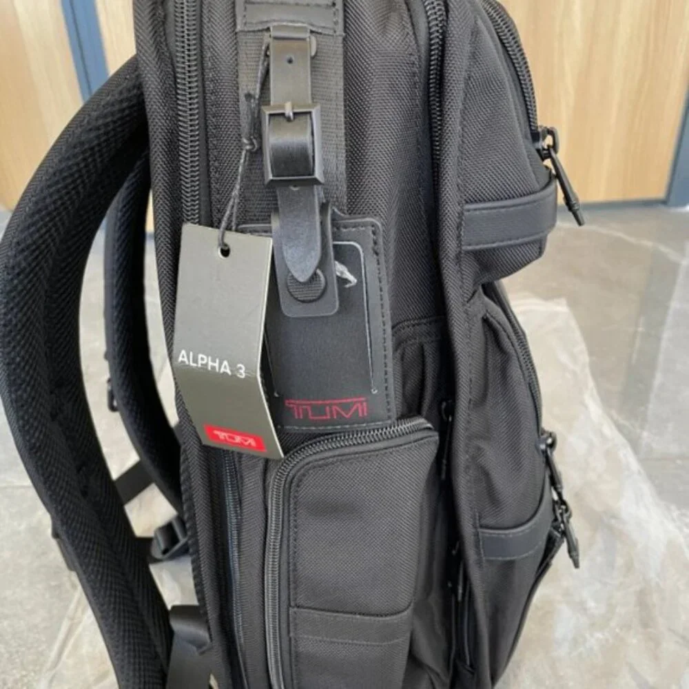 ✨NWT✨ TUMI Halsey ‧ Black/Gold ✨
